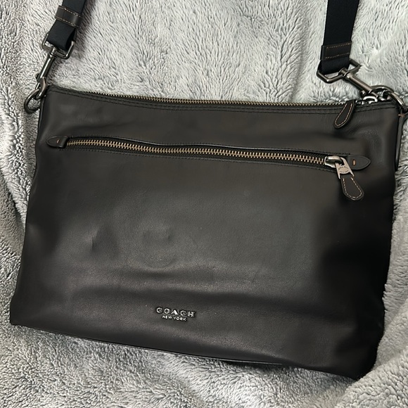 Coach Graham Soft Messenger F72511 - Picture 2 of 12